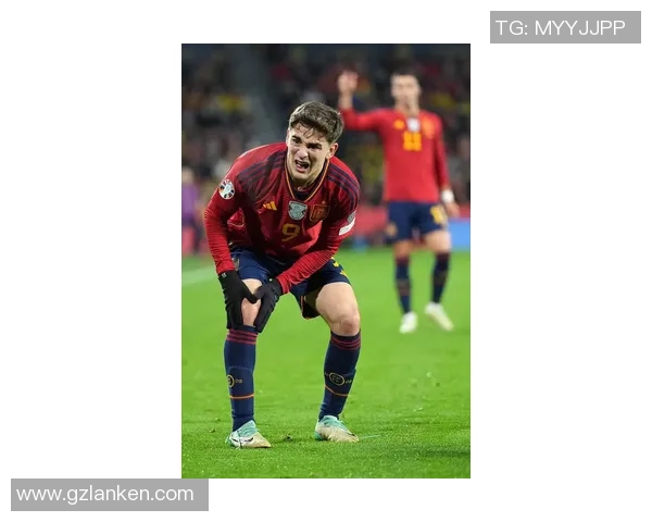 足球明星时尚新宠冰袖引领夏季运动潮流热潮